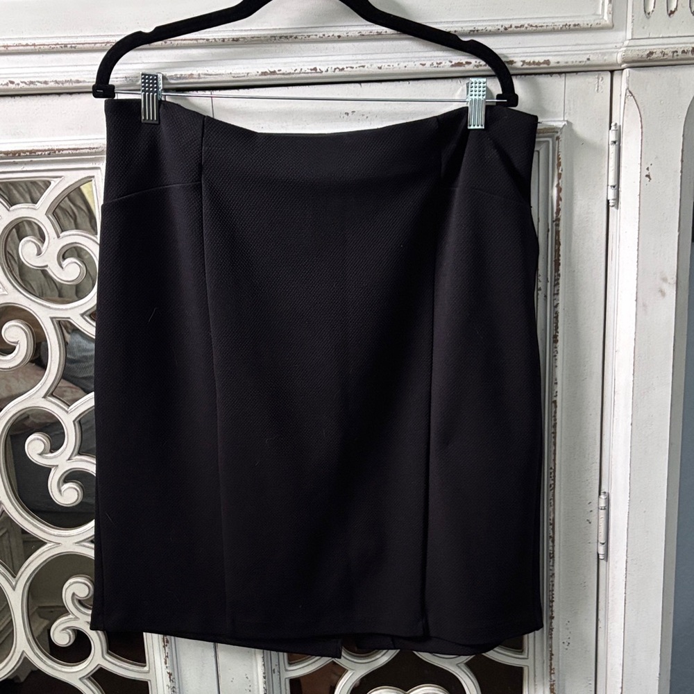 Elegant Black Women's Skirt